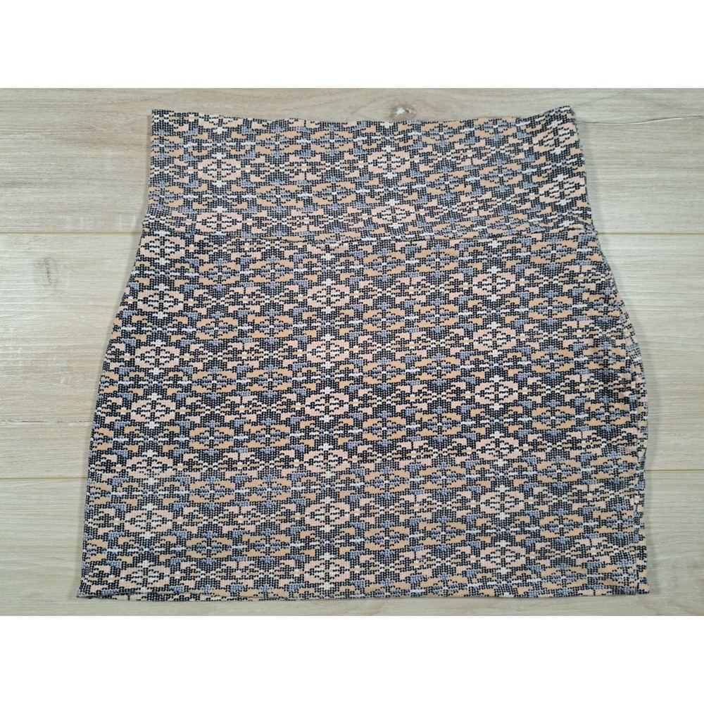 Lily White Geometric Mini Skirt Peach Blue Black Pattern Knit Size M 4359 - Picture 1 of 7